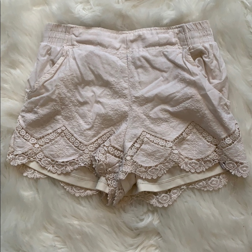 Super cute white shorts